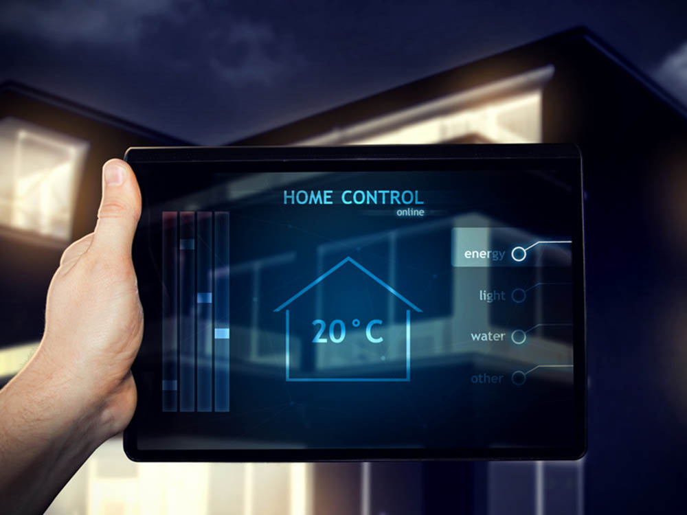 Tablet zur Steuerung von Heizung, Licht und Geb&auml;udetechnik in einem Smart Home
